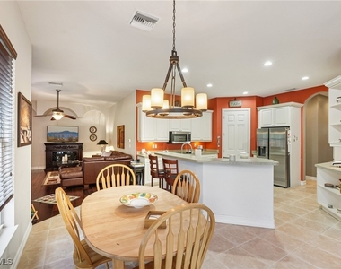 2621 Golden Gate Boulevard W - Photo Thumbnail 9