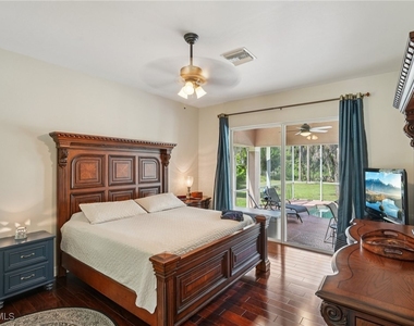 2621 Golden Gate Boulevard W - Photo Thumbnail 18