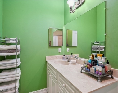 2621 Golden Gate Boulevard W - Photo Thumbnail 28