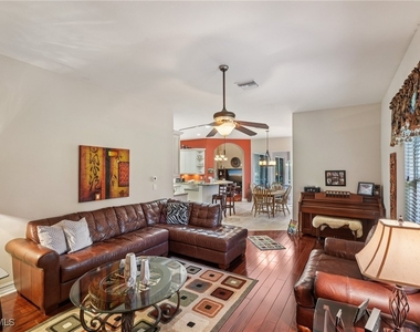 2621 Golden Gate Boulevard W - Photo Thumbnail 13