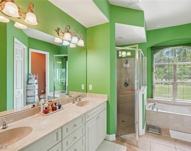 2621 Golden Gate Boulevard W - Photo Thumbnail 21