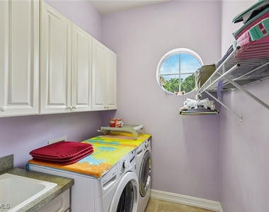 2621 Golden Gate Boulevard W - Photo Thumbnail 24
