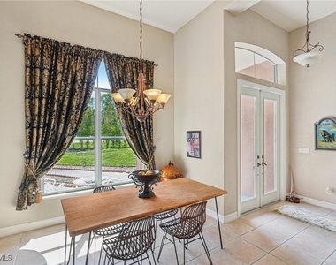 2621 Golden Gate Boulevard W - Photo Thumbnail 5