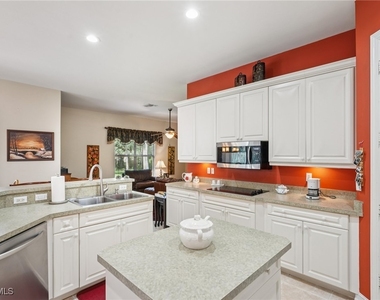 2621 Golden Gate Boulevard W - Photo Thumbnail 14