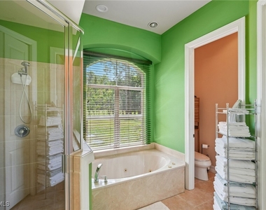 2621 Golden Gate Boulevard W - Photo Thumbnail 22