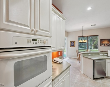 2621 Golden Gate Boulevard W - Photo Thumbnail 15
