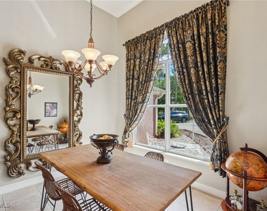 2621 Golden Gate Boulevard W - Photo Thumbnail 4