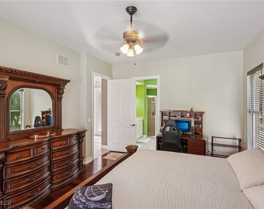 2621 Golden Gate Boulevard W - Photo Thumbnail 19