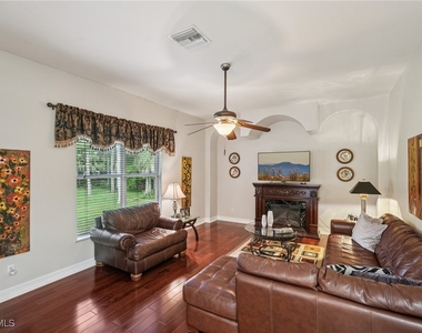 2621 Golden Gate Boulevard W - Photo Thumbnail 11