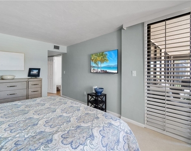 9715 Gulf Shore Drive - Photo Thumbnail 9
