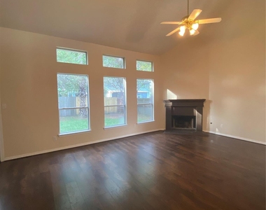 9210 Hidden Lake E - Photo Thumbnail 15