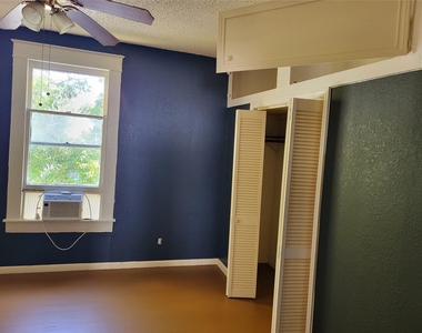 4401 Avenue Q 1/2 - Photo Thumbnail 7