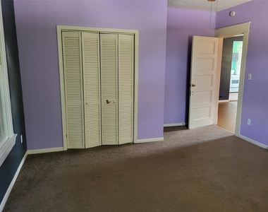 4401 Avenue Q 1/2 - Photo Thumbnail 8