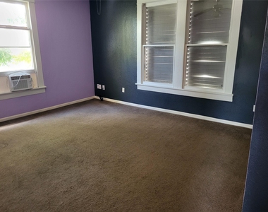 4401 Avenue Q 1/2 - Photo Thumbnail 9
