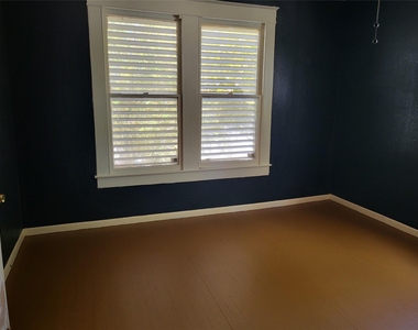 4401 Avenue Q 1/2 - Photo Thumbnail 6