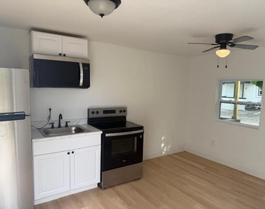 4605 N Hubert Avenue - Photo Thumbnail 1