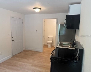 4605 N Hubert Avenue - Photo Thumbnail 3