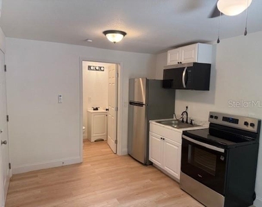 4605 N Hubert Avenue - Photo Thumbnail 2