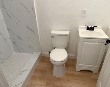 4605 N Hubert Avenue - Photo Thumbnail 5