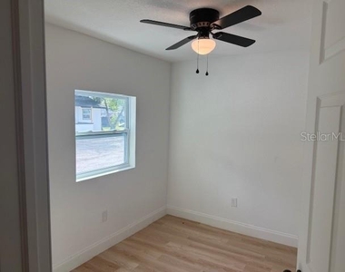 4605 N Hubert Avenue - Photo Thumbnail 13