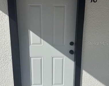 4605 N Hubert Avenue - Photo Thumbnail 2