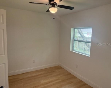 4605 N Hubert Avenue - Photo Thumbnail 11
