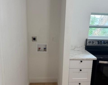 4605 N Hubert Avenue - Photo Thumbnail 7