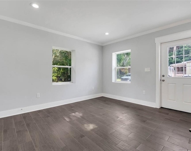 415 S 9th Street - Photo Thumbnail 11