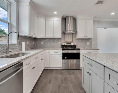 415 S 9th Street - Photo Thumbnail 9