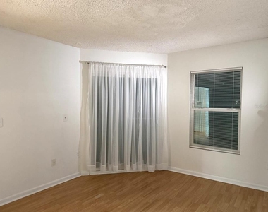 4308 Lakeway Drive - Photo Thumbnail 9