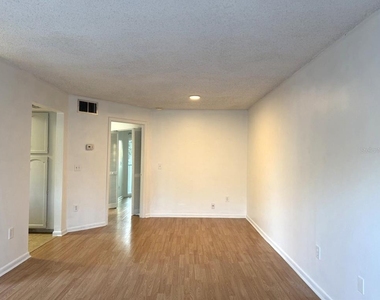 4308 Lakeway Drive - Photo Thumbnail 3