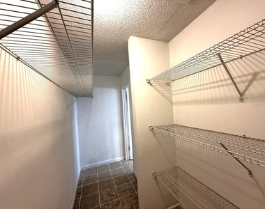 4308 Lakeway Drive - Photo Thumbnail 10