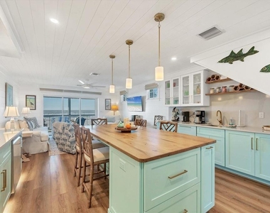 290 Gulf Boulevard - Photo Thumbnail 15