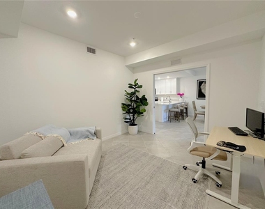 14221 Heritage Landing Boulevard - Photo Thumbnail 21