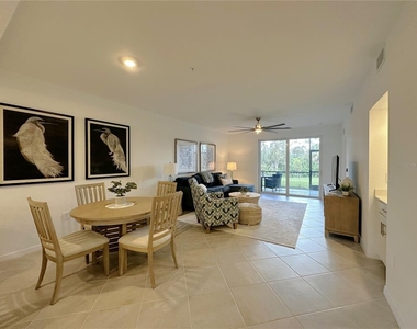 14221 Heritage Landing Boulevard - Photo Thumbnail 6