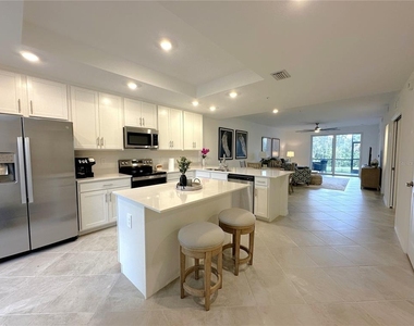 14221 Heritage Landing Boulevard - Photo Thumbnail 5
