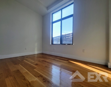 55-27 Myrtle Avenue - Photo Thumbnail 2