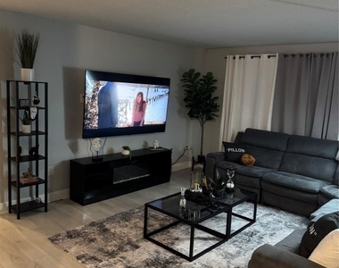 4174 Inverrary Drive - Photo Thumbnail 3