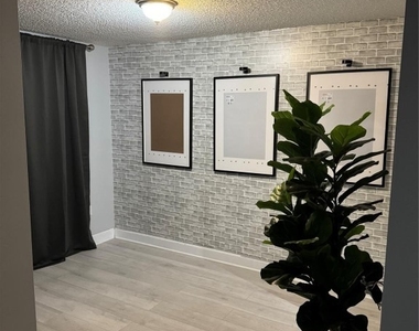 4174 Inverrary Drive - Photo Thumbnail 5