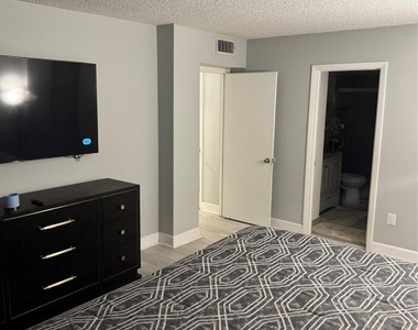 4174 Inverrary Drive - Photo Thumbnail 9