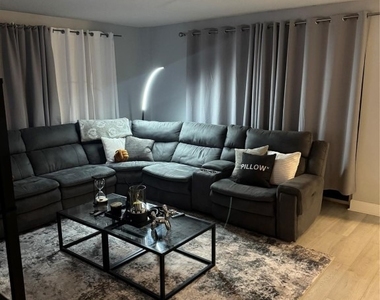 4174 Inverrary Drive - Photo Thumbnail 2
