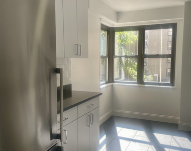 400 East 89th Street - Photo Thumbnail 2
