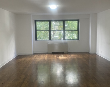 400 East 89th Street - Photo Thumbnail 4