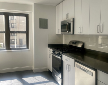 400 East 89th Street - Photo Thumbnail 3