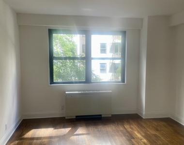 400 East 89th Street - Photo Thumbnail 6
