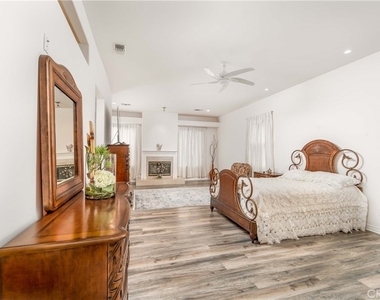 5206 Topeka Drive - Photo Thumbnail 33