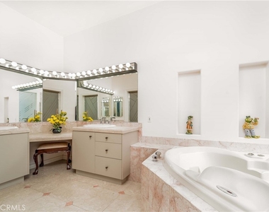 5206 Topeka Drive - Photo Thumbnail 37