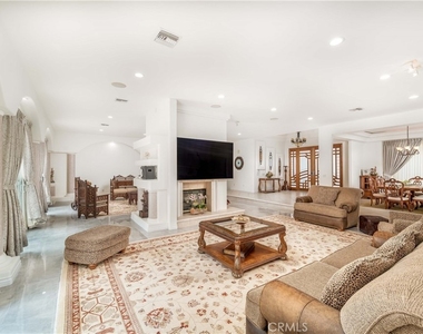 5206 Topeka Drive - Photo Thumbnail 22