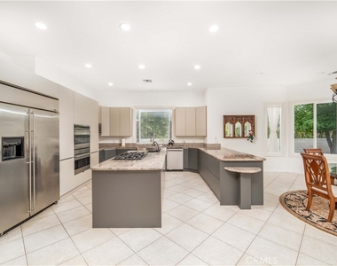 5206 Topeka Drive - Photo Thumbnail 23