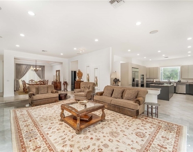 5206 Topeka Drive - Photo Thumbnail 21
